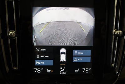 2022 Volvo XC40 Momentum