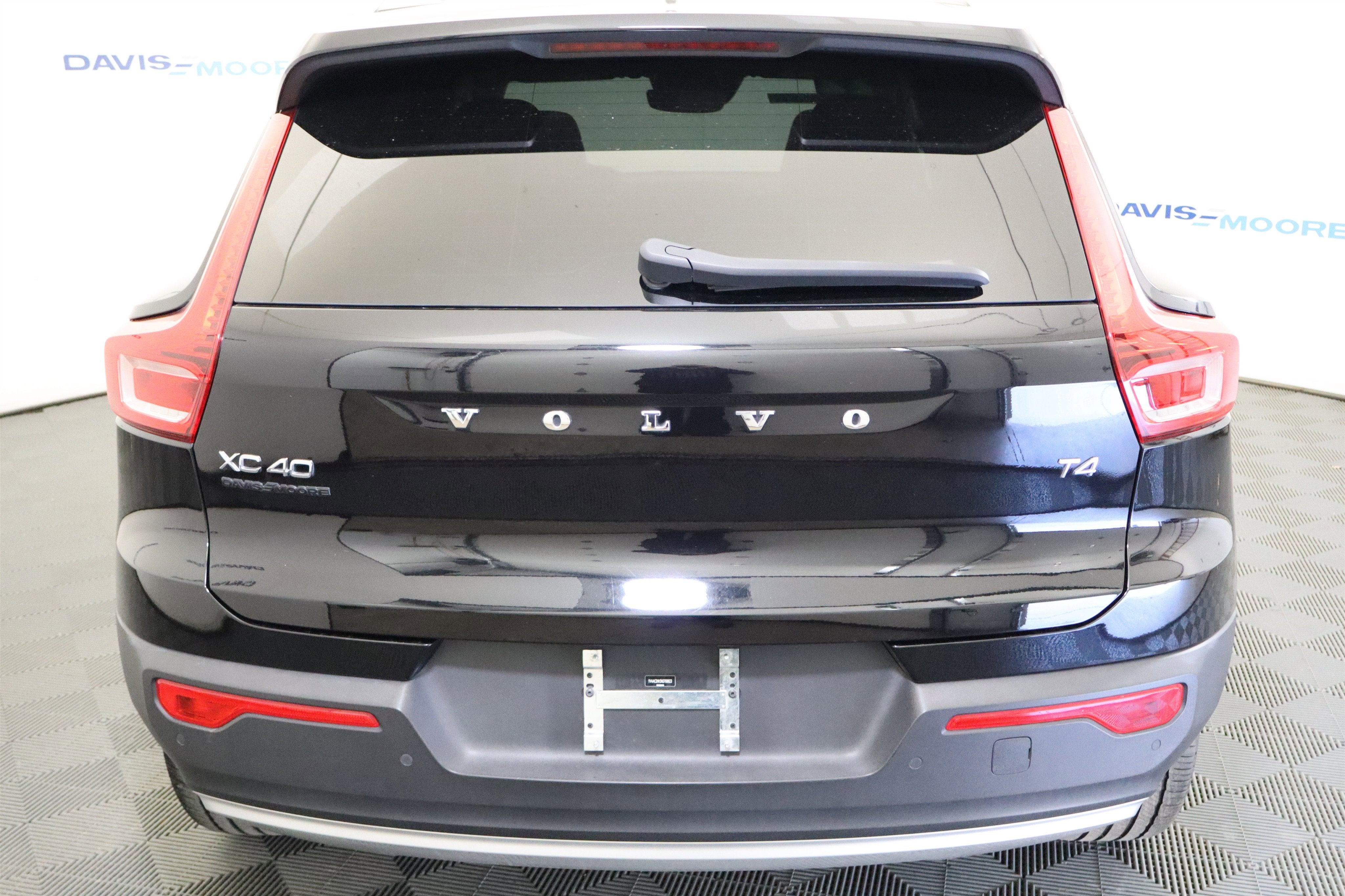 2022 Volvo XC40 Momentum